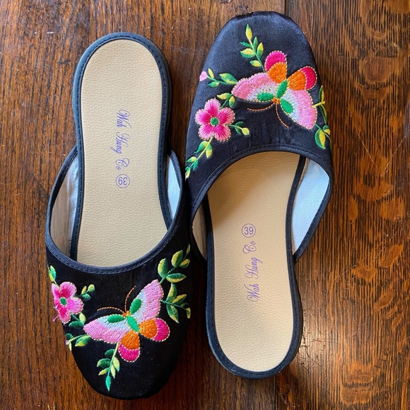 Chinese Butterfly and Floral Slippers - Picture 3 of 3